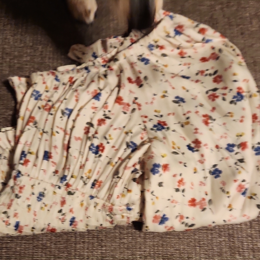 Floral Smocked Women's Top - Picture 2 of 2